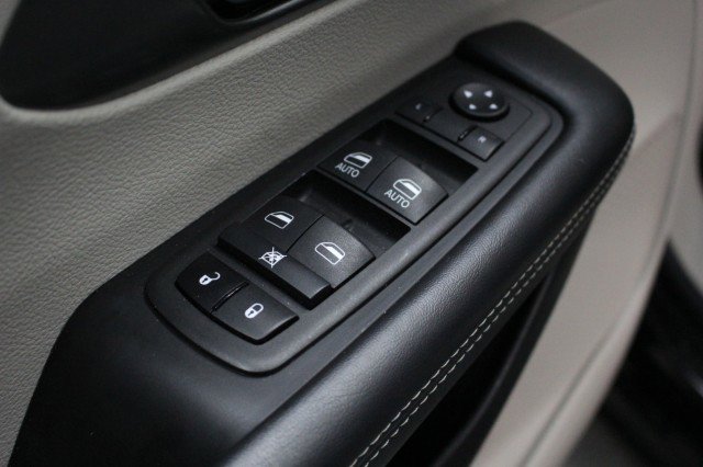 Used 2024 Chrysler Pacifica Touring-L image 20