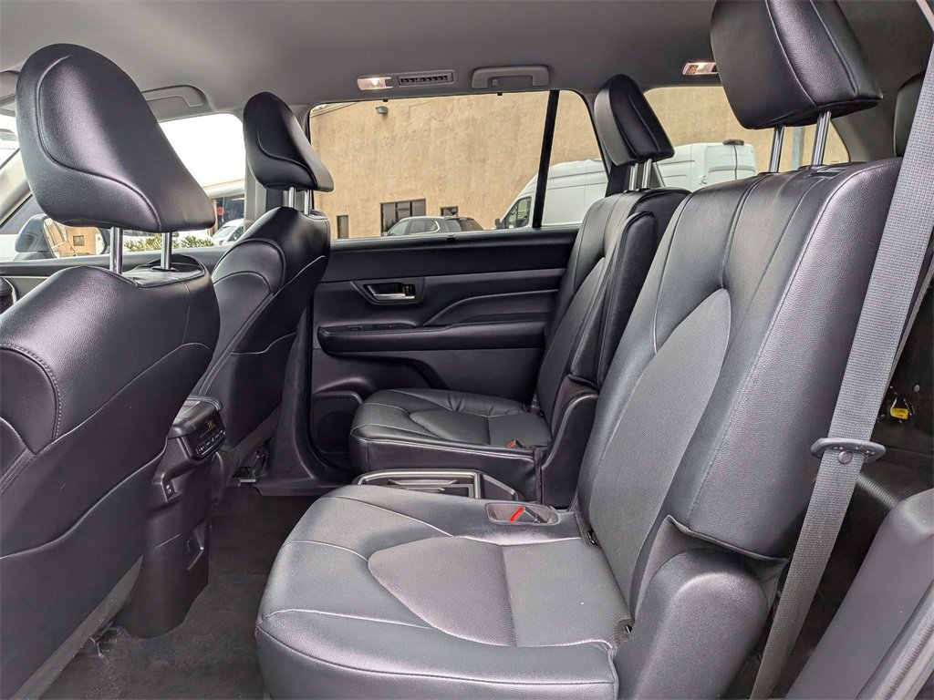 Used 2025 Toyota Grand Highlander AWD image 28