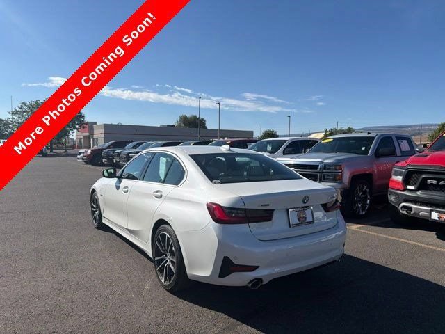 Used 2022 BMW 330e xDrive w/ Driving Assistance Package AWD/4WD image 4