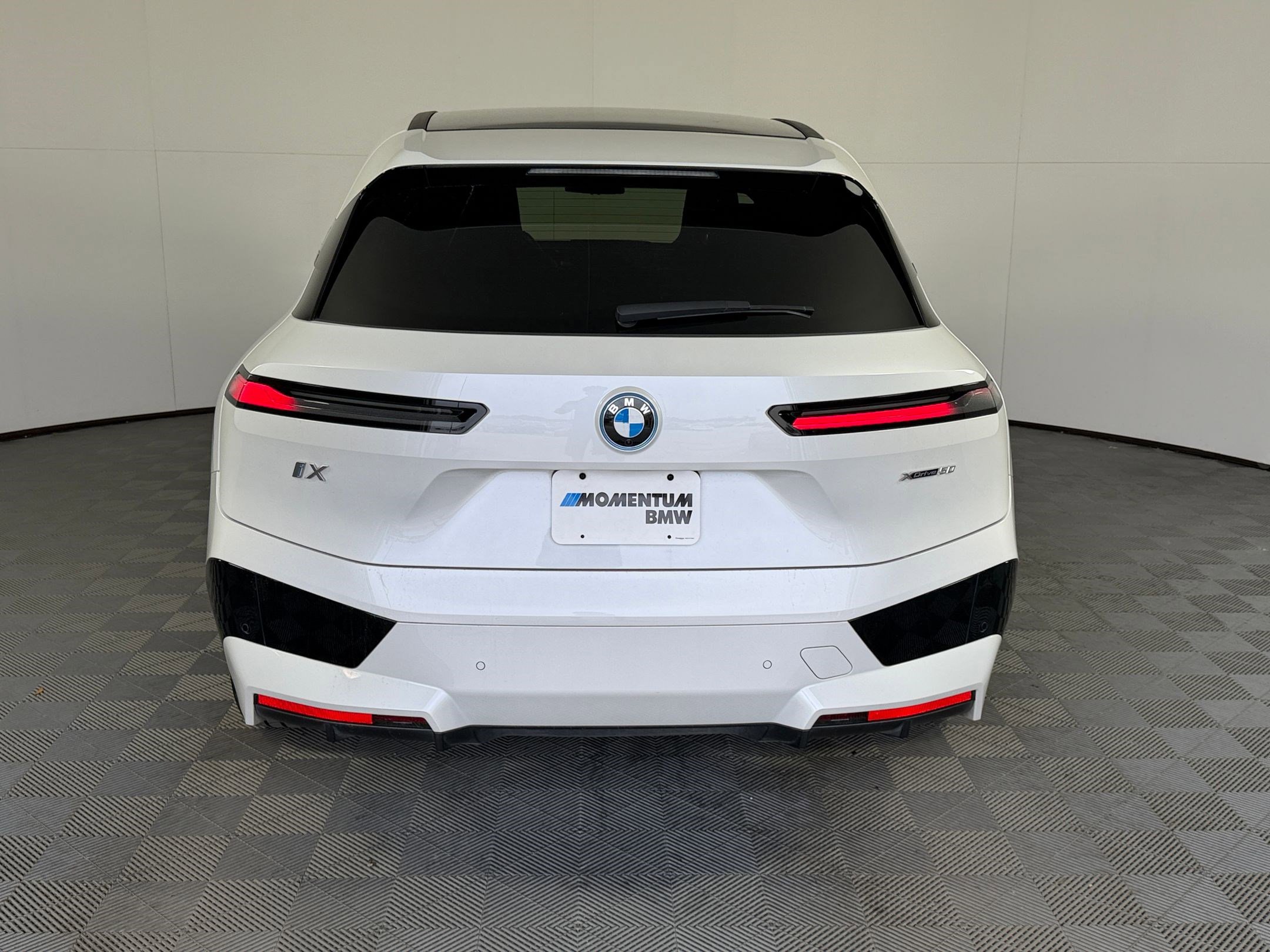 Used 2023 BMW iX xDrive50 w/ Premium Package AWD/4WD image 10
