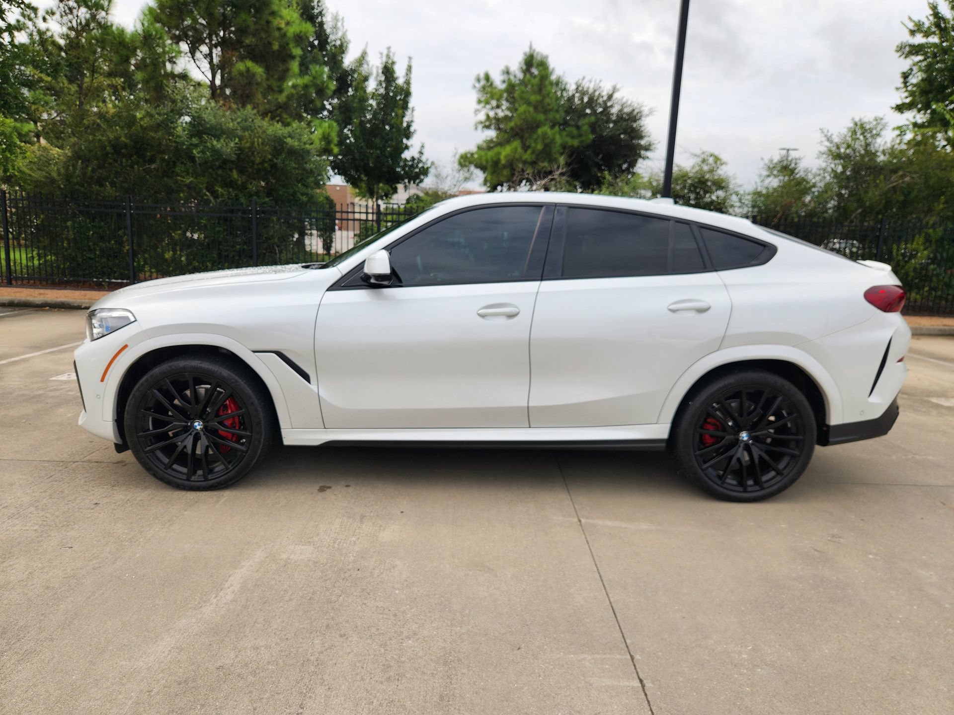 Used 2023 BMW X6 xDrive40i w/ Executive Package AWD/4WD image 6