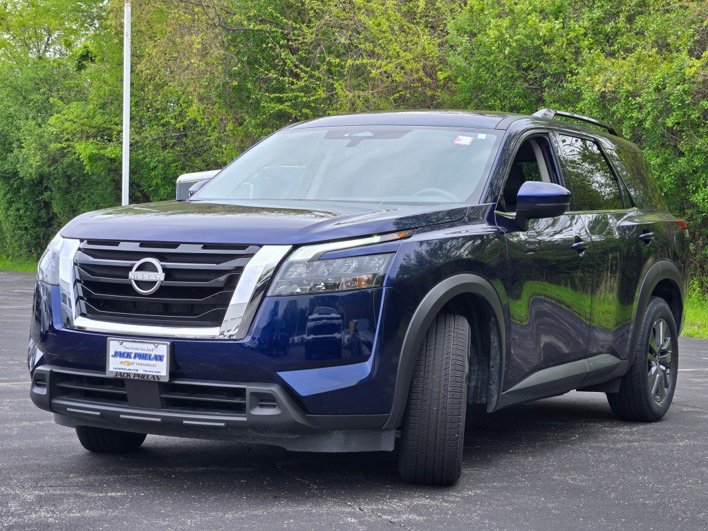 Used 2025 Nissan Pathfinder SV FWD image 5
