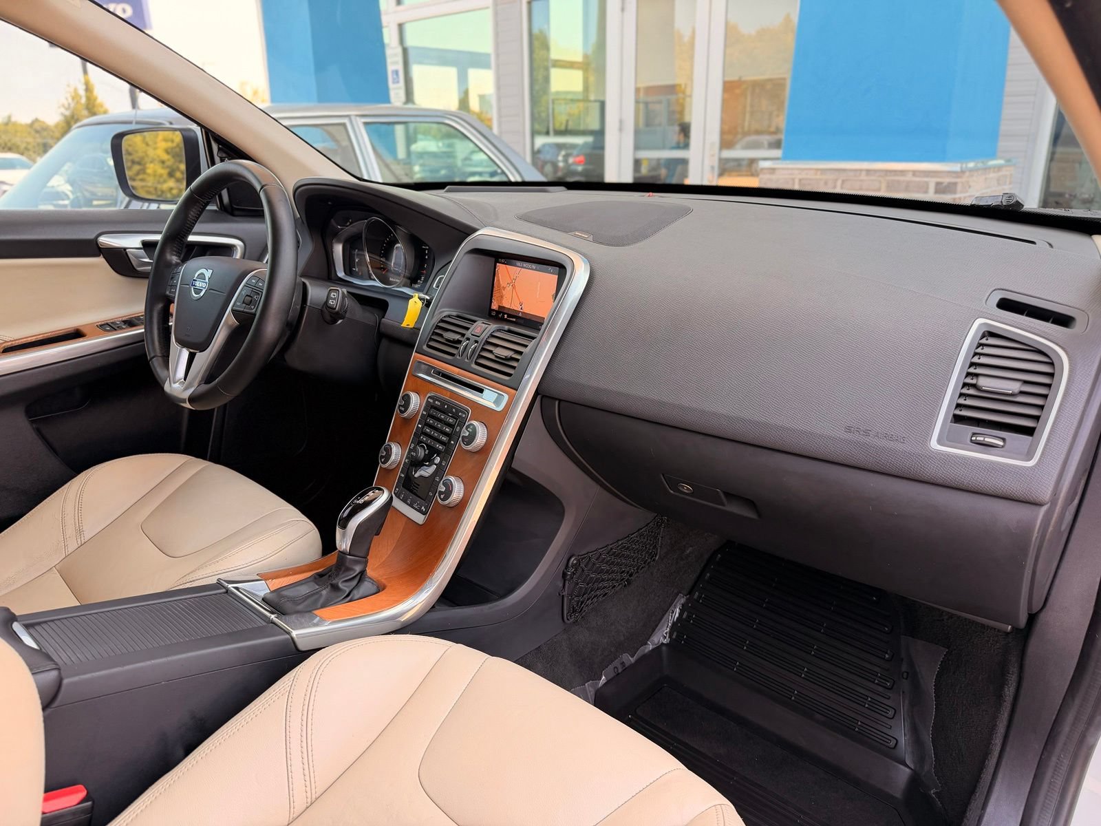 Used 2017 Volvo XC60 T5 Inscription w/ Advanced Package FWD image 24