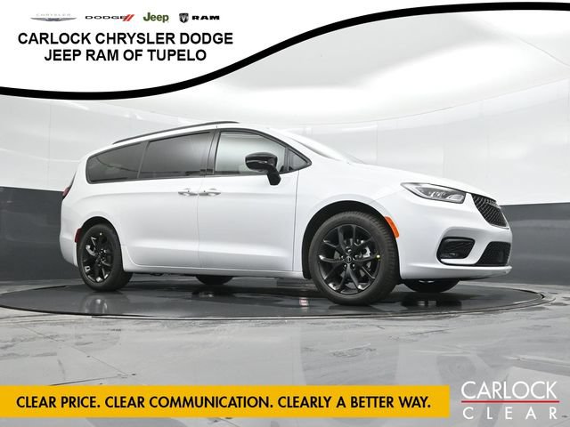 New 2026 Chrysler Pacifica Limited w/ Uconnect Theater Family Group FWD image 68