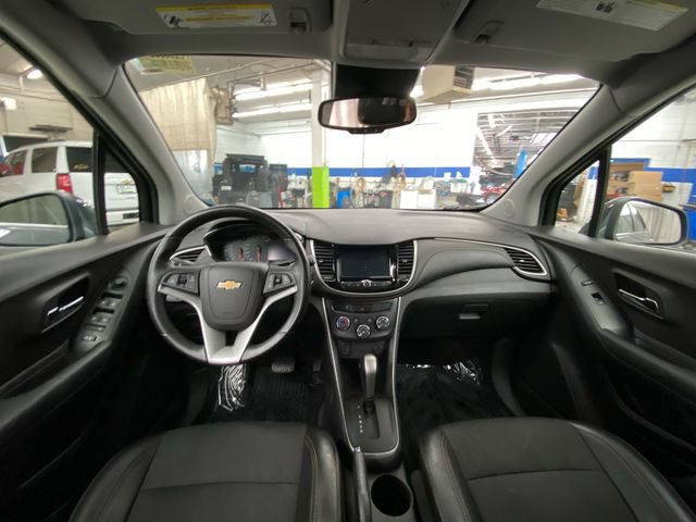 Used 2017 Chevrolet Trax LT w/ LT Convenience Package AWD/4WD image 26