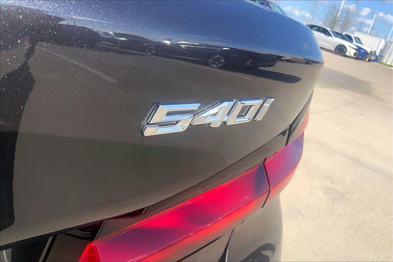 Used 2022 BMW 540i w/ Premium Package image 9