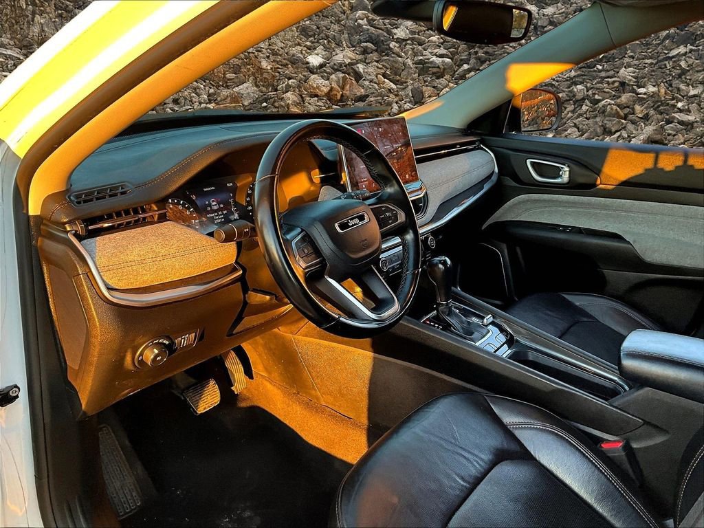 Used 2022 Jeep Compass Latitude image 11