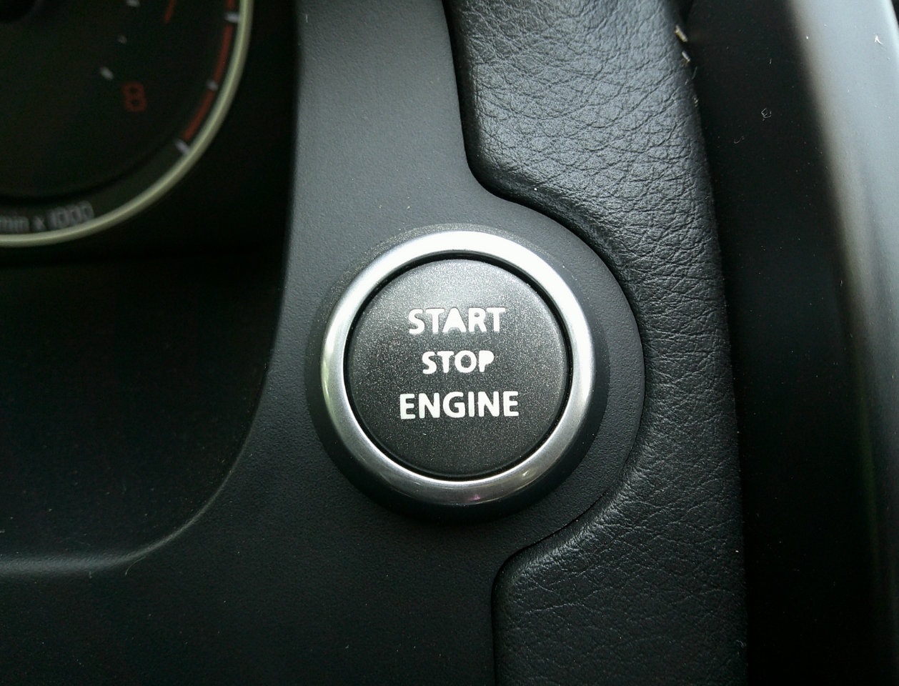 Used 2013 Land Rover LR2 image 24