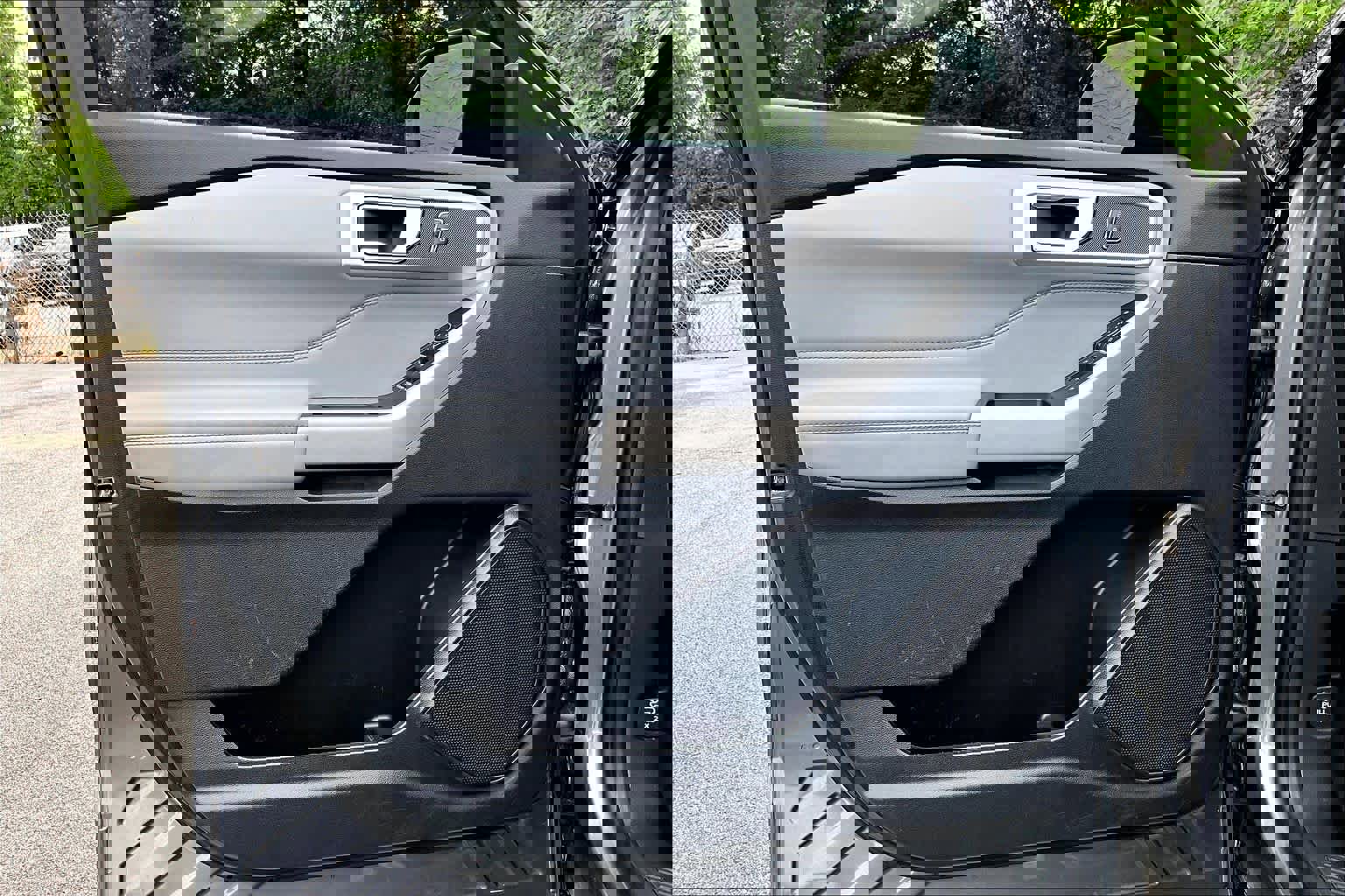 Used 2022 Ford Explorer XLT w/ Equipment Group 202A AWD/4WD image 21