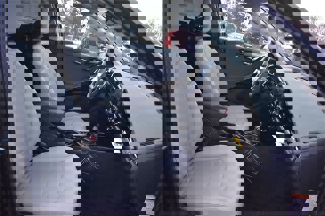 New 2025 Kia Niro EX Touring image 13