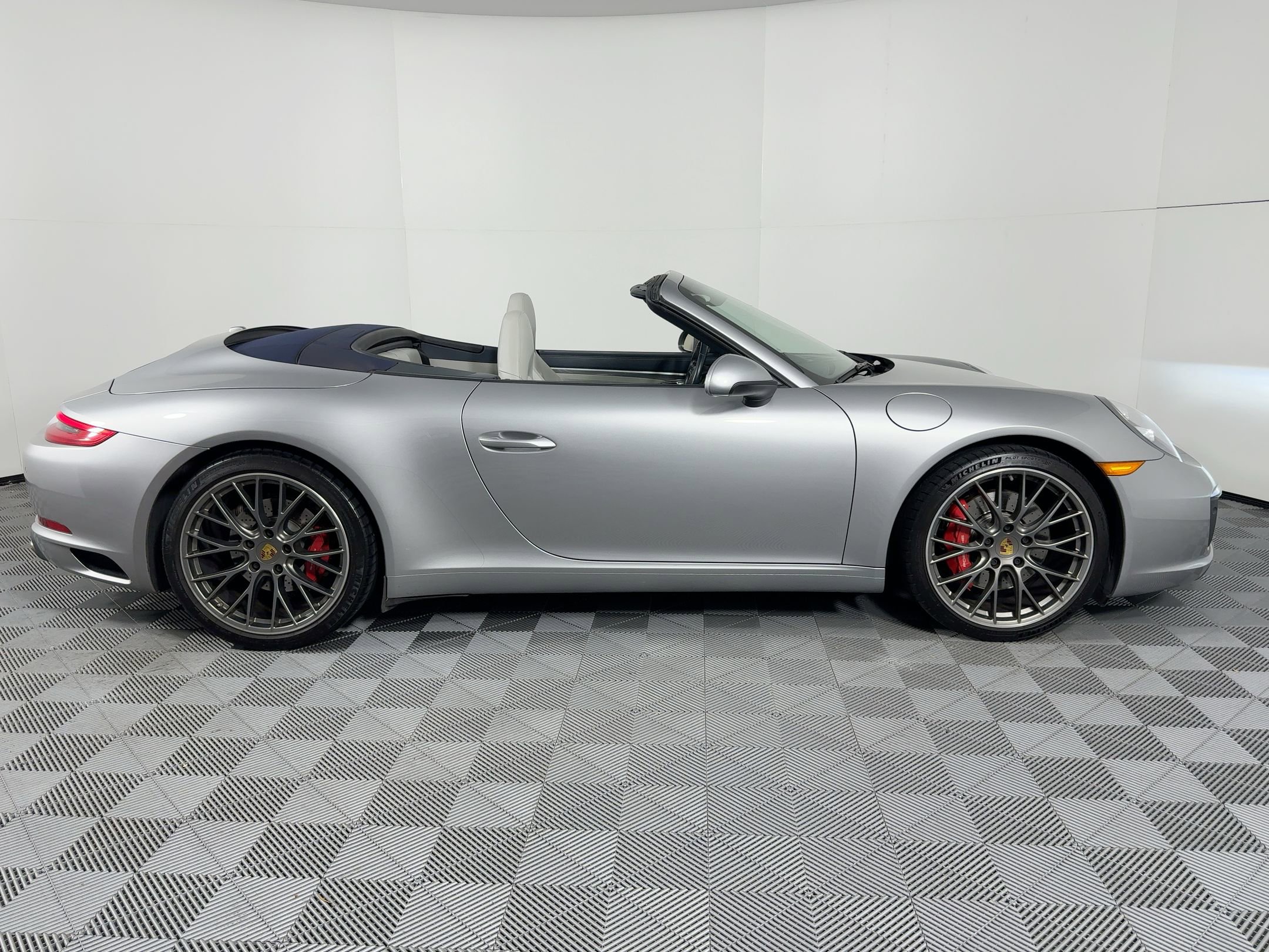 Certified 2018 Porsche 911 Carrera S image 8