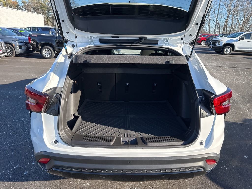 Used 2025 Chevrolet Trax RS w/ Driver Confidence Package image 5