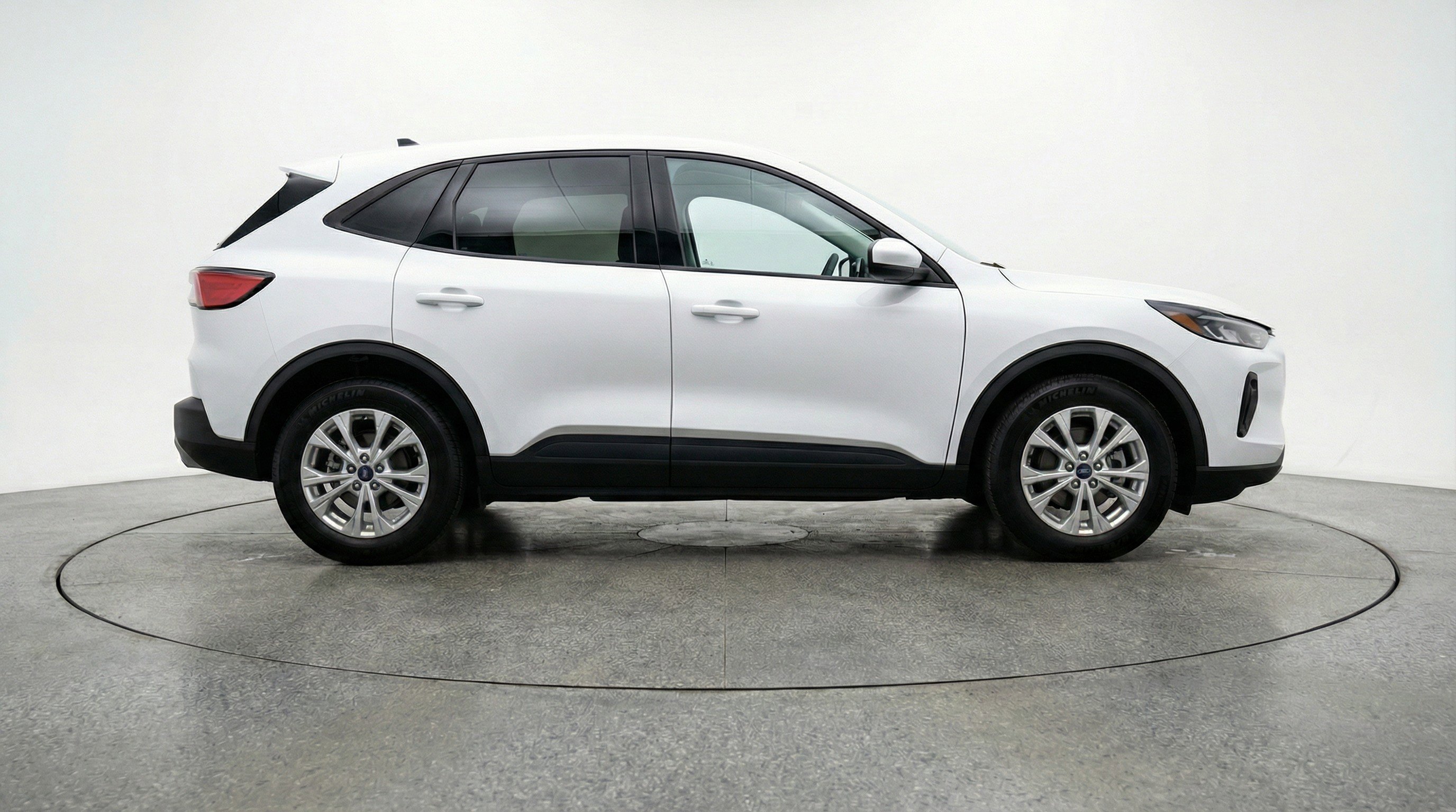 Used 2024 Ford Escape Active image 11