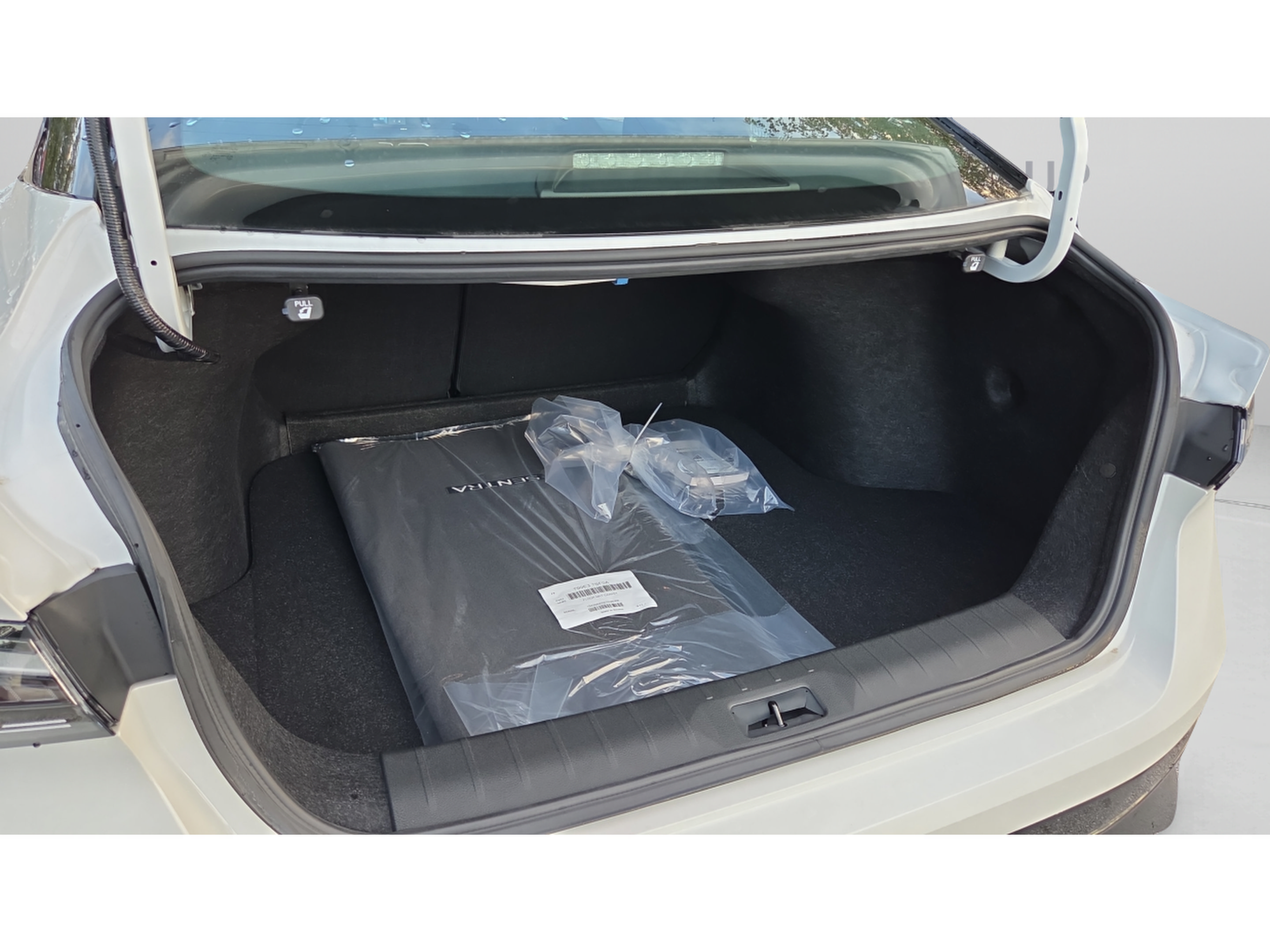New 2027 Nissan Sentra SR w/ Floor Mat Package FWD image 14