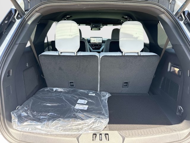 New 2027 Ford Explorer Platinum w/ 3.0L Ultimate Package RWD image 12