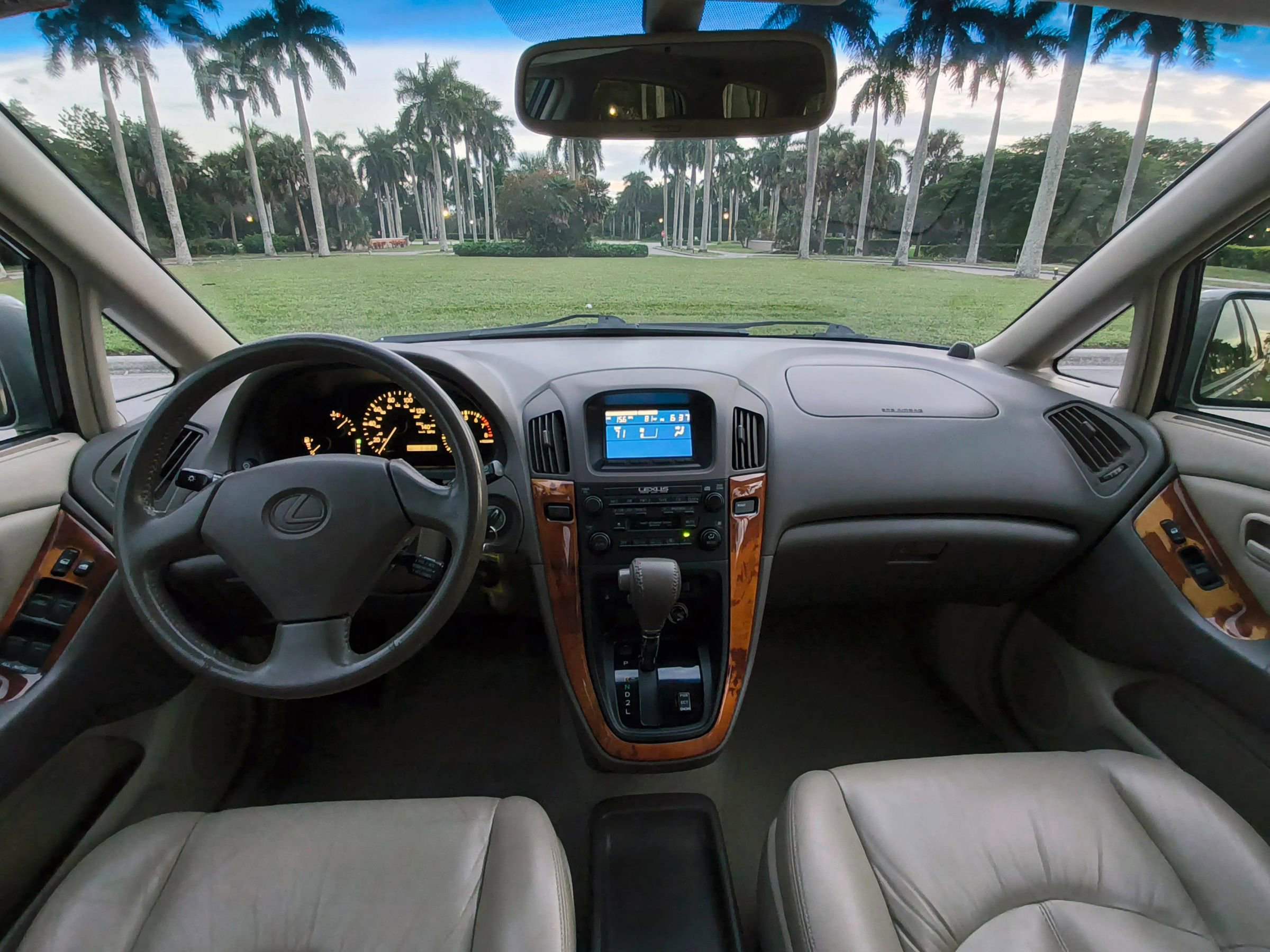 Used 2000 Lexus RX 300 4WD w/ Premium Pkg image 15