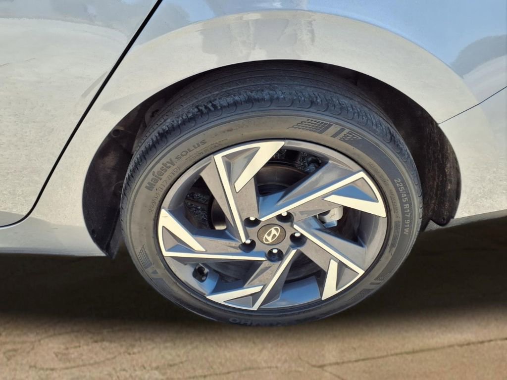 Used 2025 Hyundai Elantra Sport FWD image 24