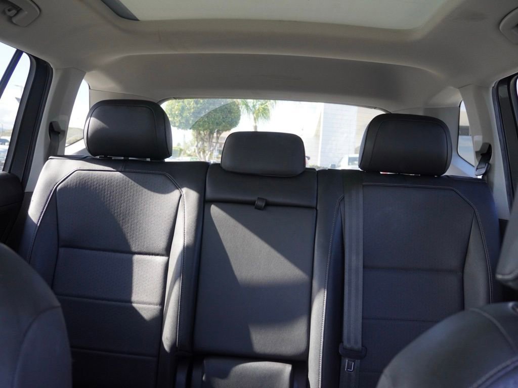 Used 2020 Volkswagen Tiguan SE w/ Panoramic Sunroof Package image 33