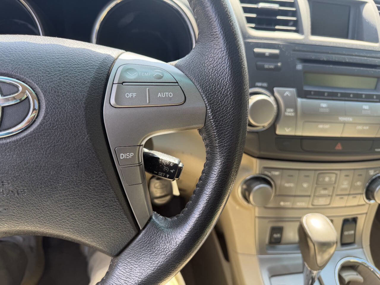 Used 2010 Toyota Highlander SE image 32