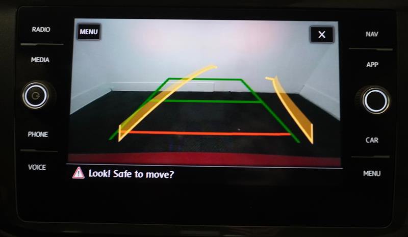 Used 2018 Volkswagen Tiguan SEL image 18