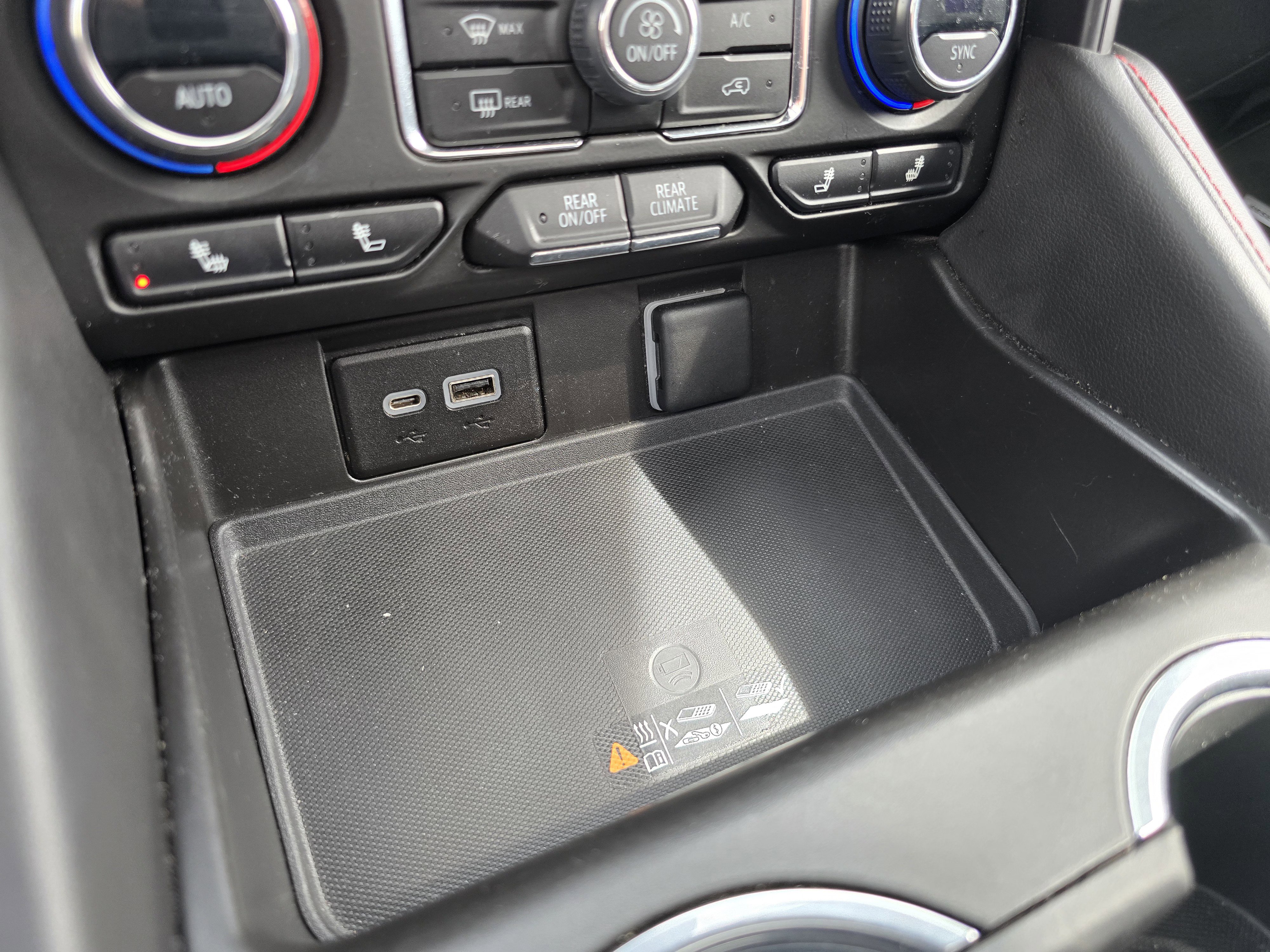 Used 2023 Chevrolet Suburban RST w/ Sport Performance Package image 33