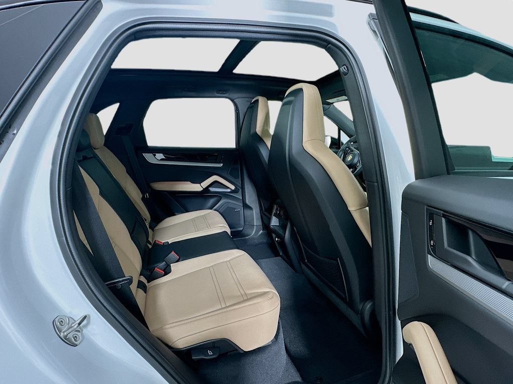 Certified 2026 Porsche Cayenne AWD/4WD image 29