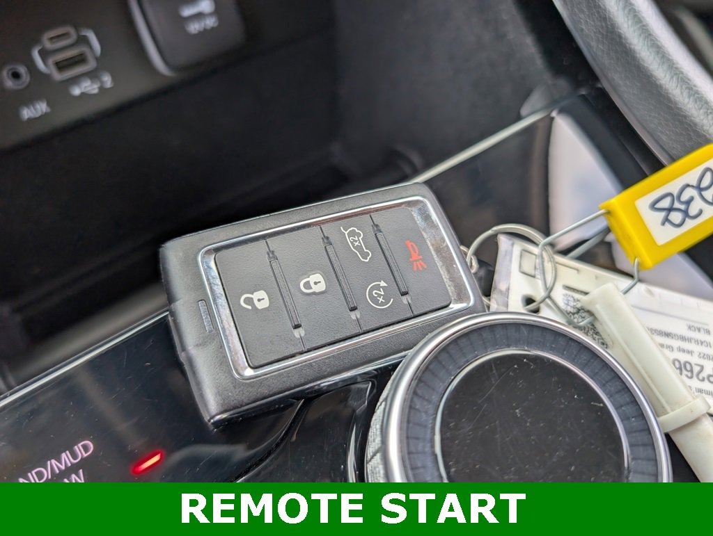 Used 2022 Jeep Grand Cherokee Limited image 3