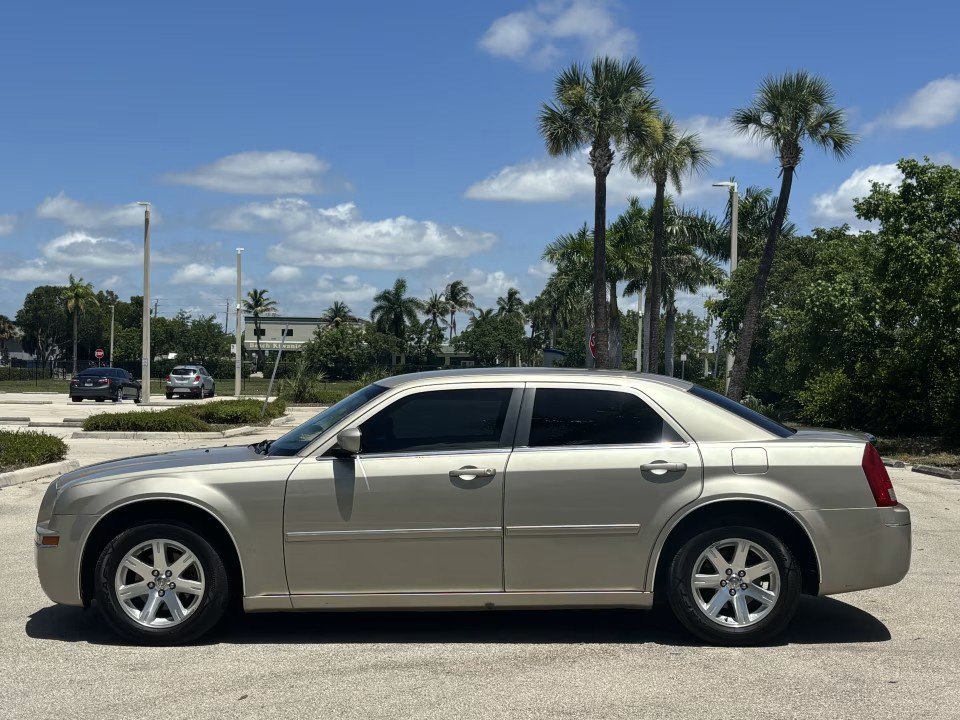 Used 2006 Chrysler 300 Touring RWD image 9