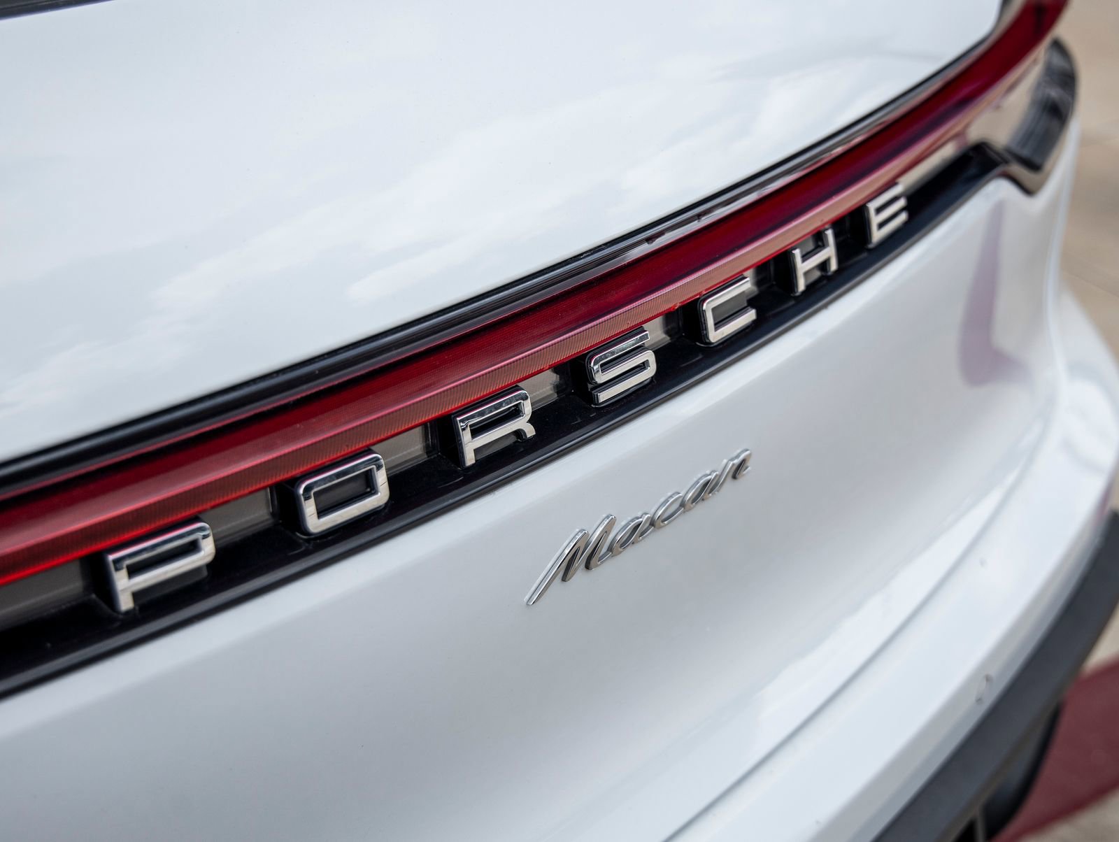 Certified 2023 Porsche Macan image 16