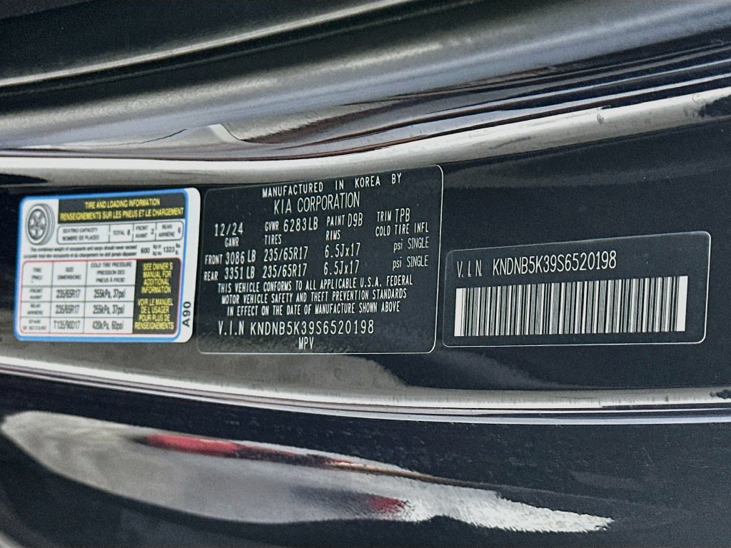 Used 2025 Kia Carnival FWD image 35