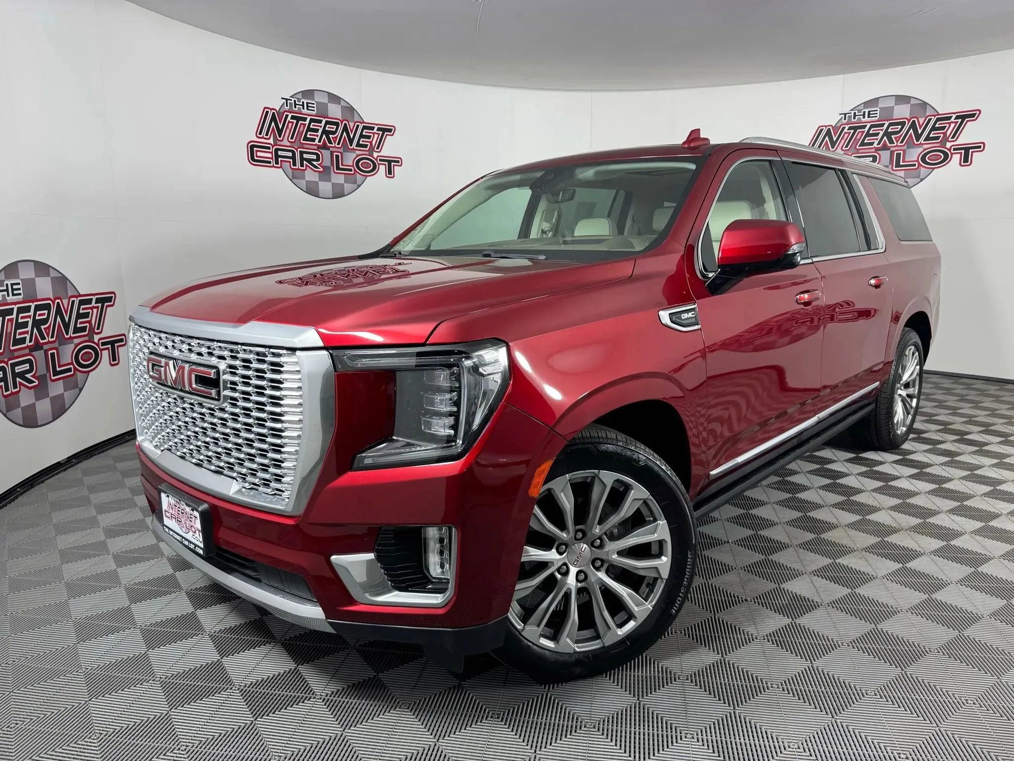 Used 2022 GMC Yukon XL Denali w/ Denali Premium Package image 1