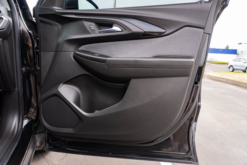 Used 2021 Chevrolet TrailBlazer LS w/ LPO, Blackout Package FWD image 28
