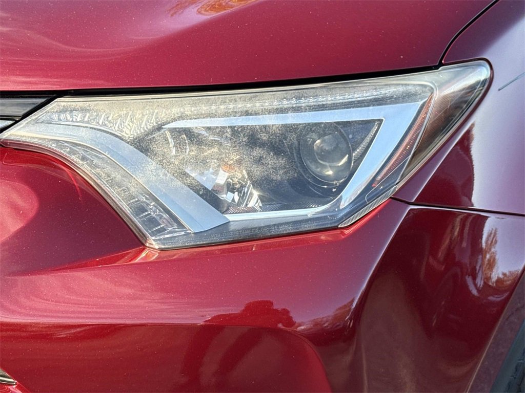 Used 2018 Toyota RAV4 LE image 27