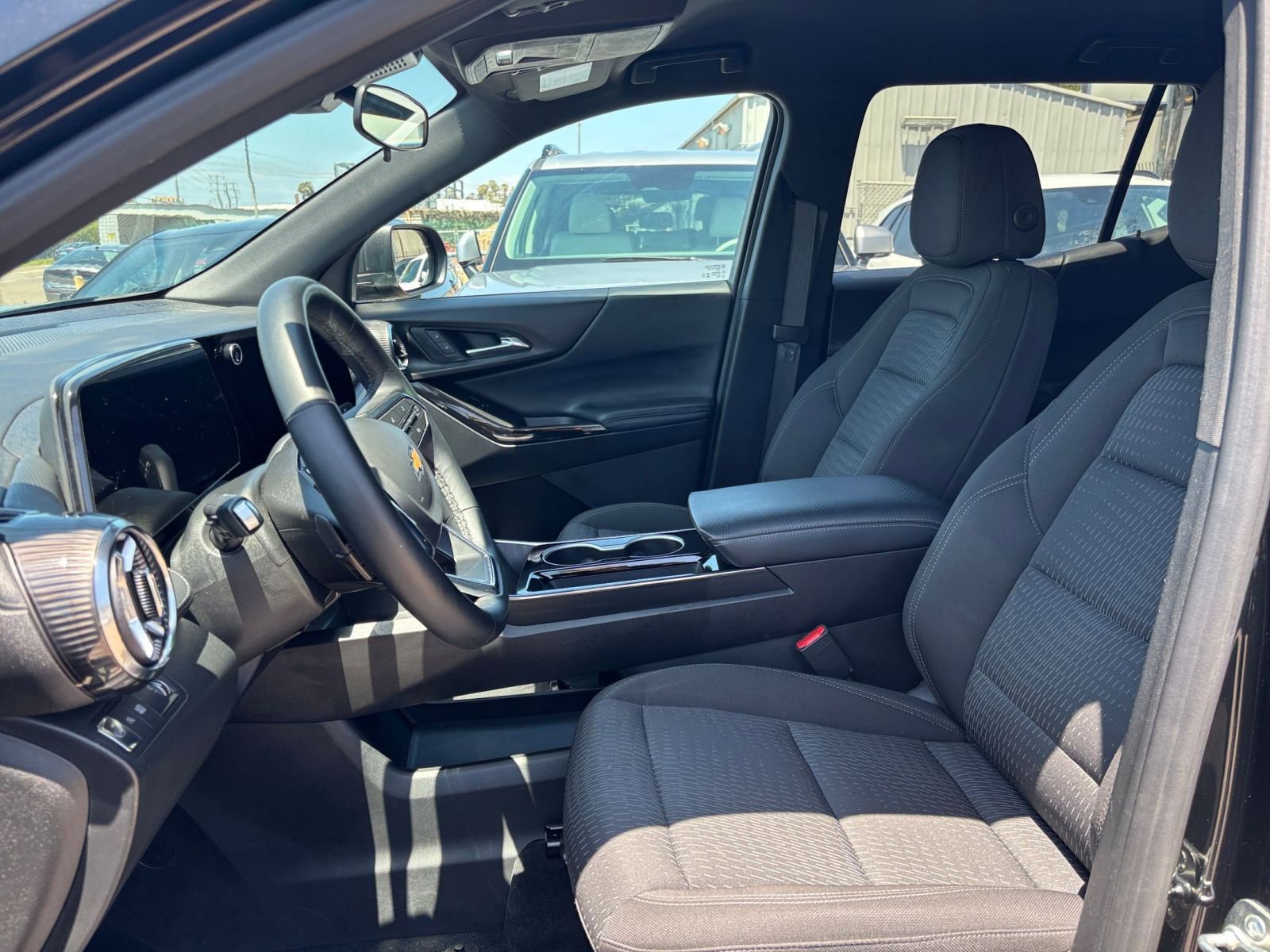 Used 2025 Chevrolet Equinox LT FWD image 27
