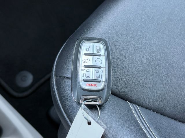 Used 2024 Chrysler Pacifica Touring-L image 12
