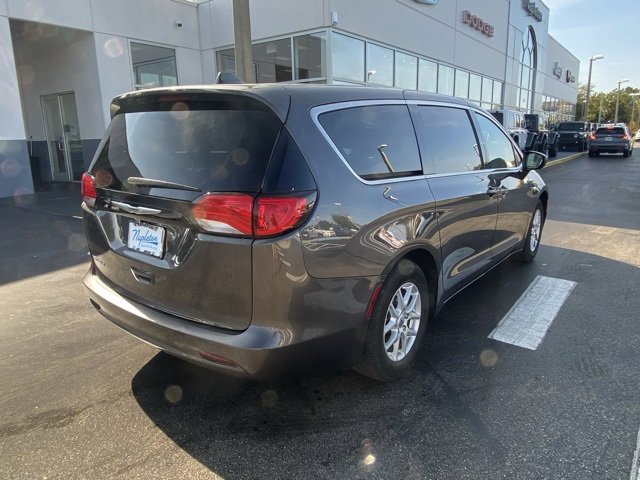 Used 2023 Chrysler Voyager LX image 8