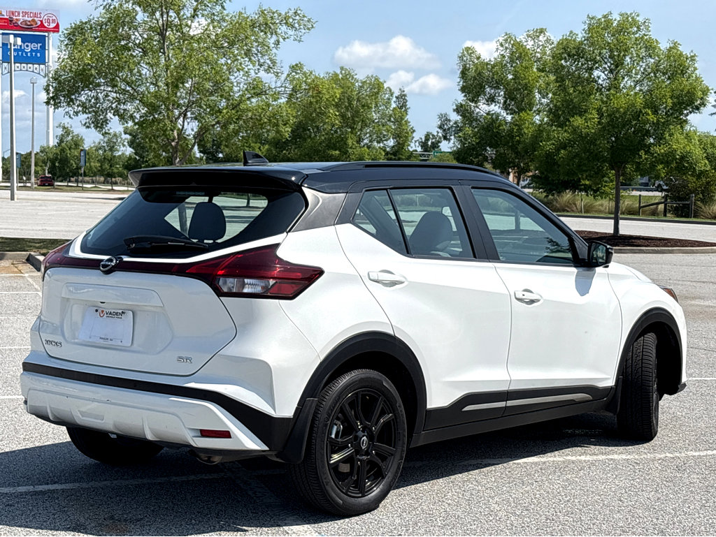 Used 2023 Nissan Kicks SR w/ SR Premium Package FWD image 17