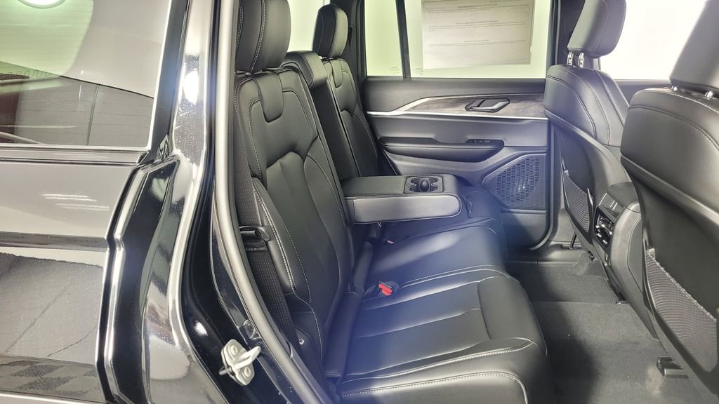 New 2025 Jeep Grand Cherokee Limited image 32