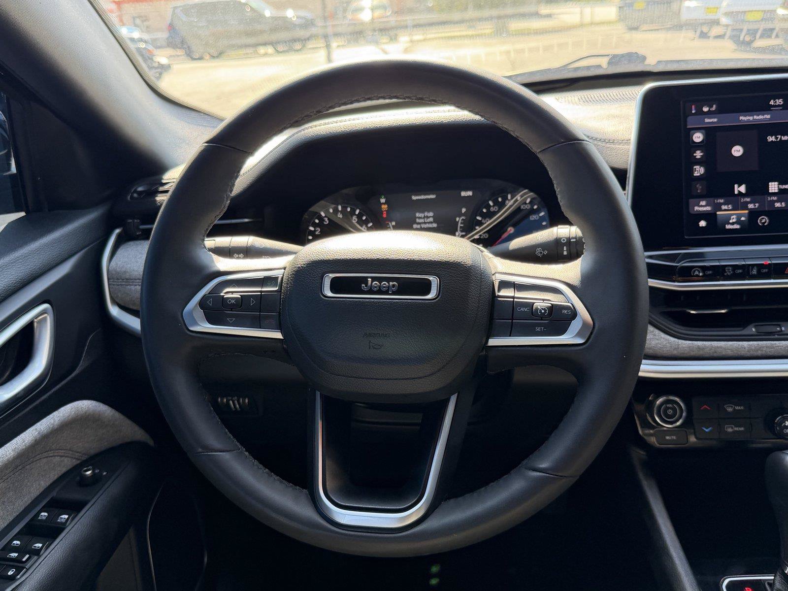 Used 2025 Jeep Compass Latitude AWD/4WD image 20
