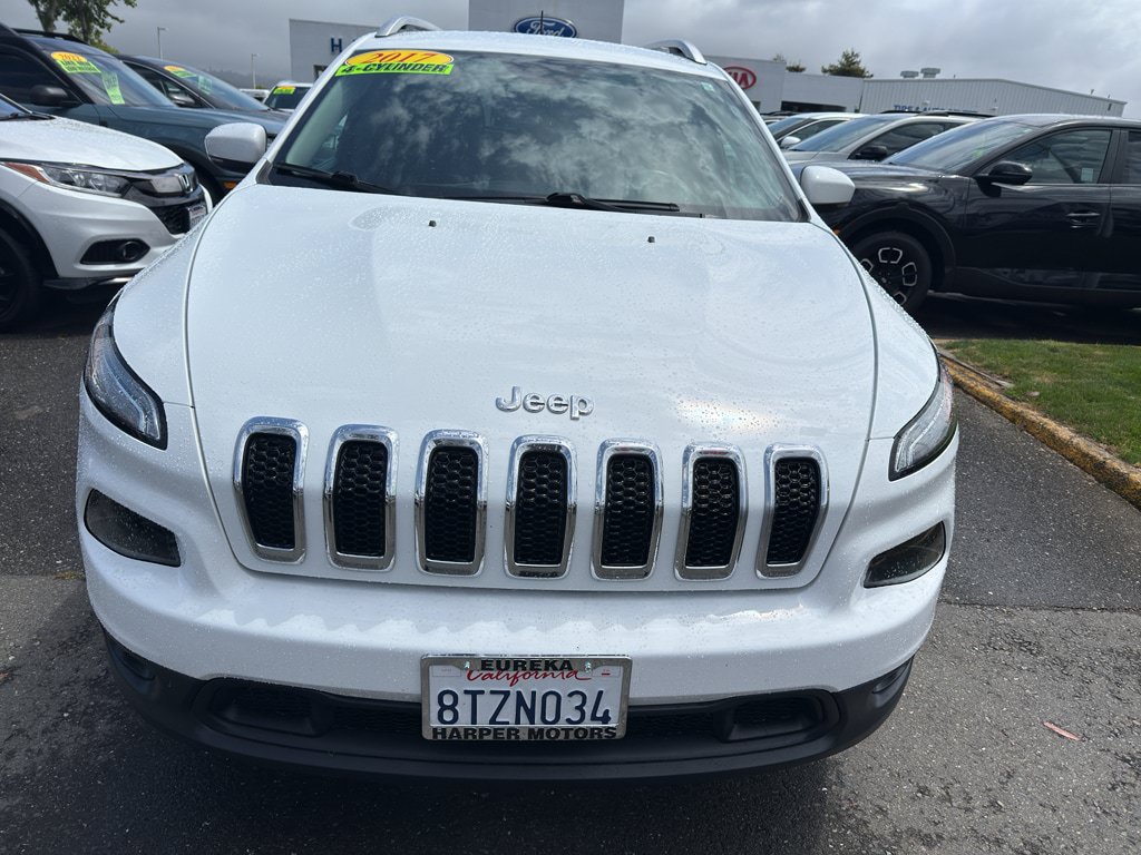 Used 2017 Jeep Cherokee Latitude w/ Safety/Convenience Group AWD/4WD image 8