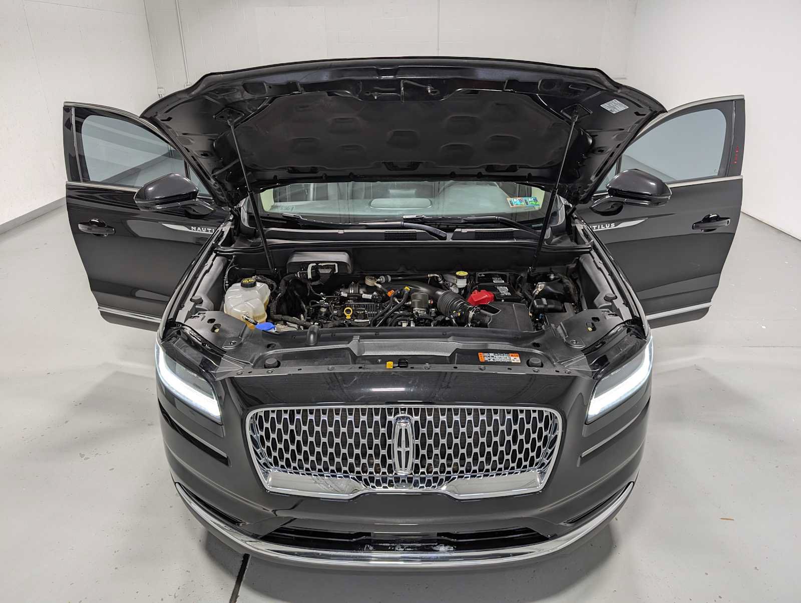 Used 2022 Lincoln Nautilus AWD w/ Premium Package image 13
