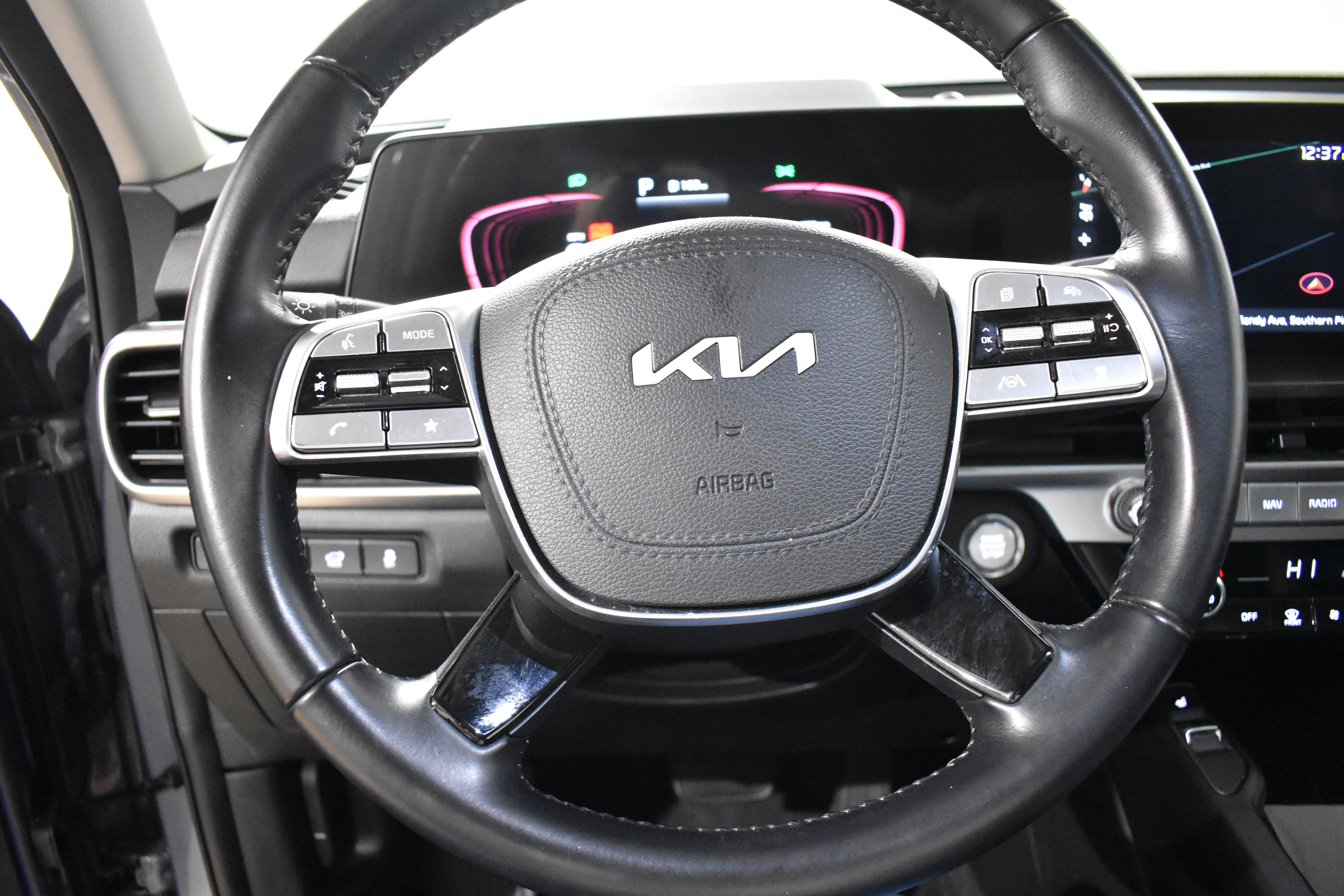 Used 2025 Kia Telluride S image 12