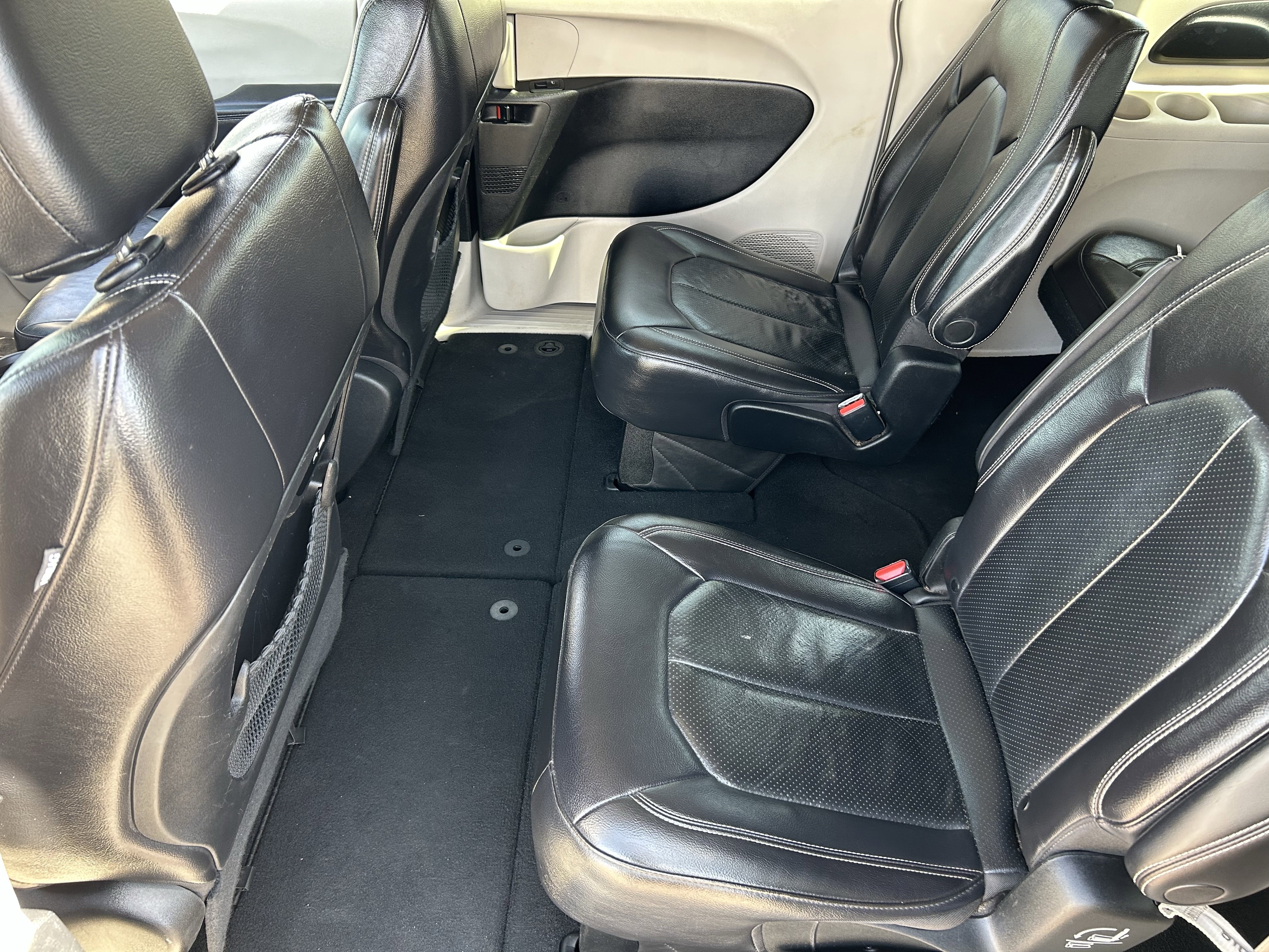 Certified 2022 Chrysler Pacifica Touring-L image 18