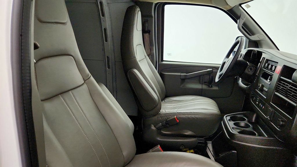 Used 2025 GMC Savana 3500 Extended RWD image 28