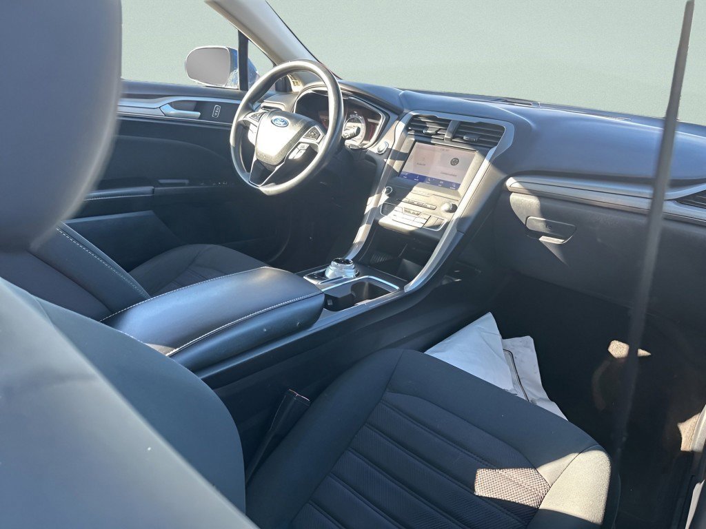 Used 2020 Ford Fusion SE image 13