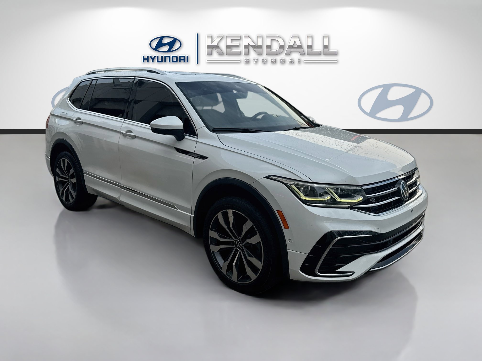 Used 2022 Volkswagen Tiguan SEL R-Line AWD/4WD image 1