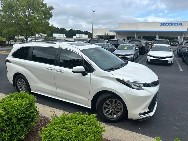 Used 2021 Toyota Sienna XLE w/ XLE Plus Package FWD image 6