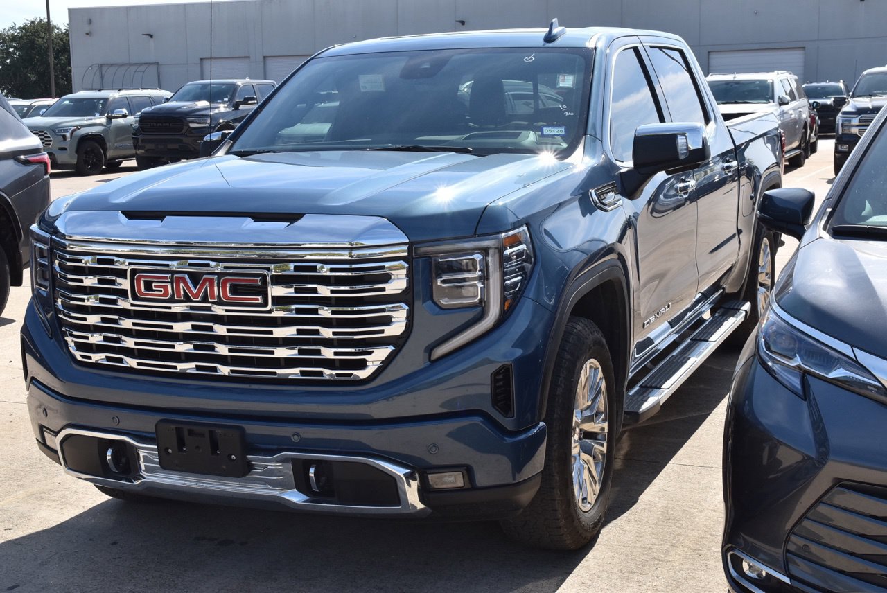 Used 2026 GMC Sierra 1500 Denali w/ Technology Package AWD/4WD image 2