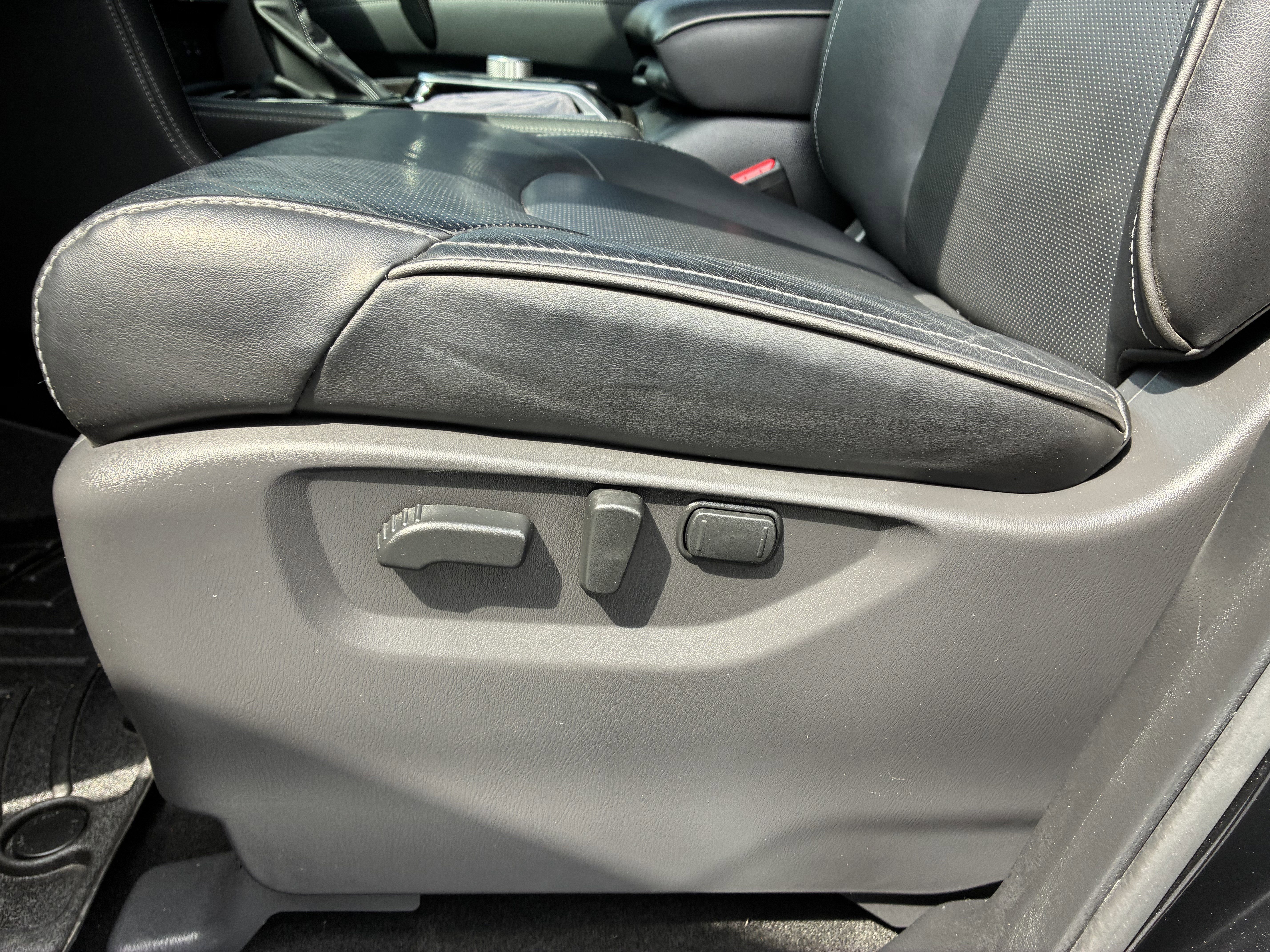 Used 2024 INFINITI QX80 Luxe w/ All-Season Package RWD image 26
