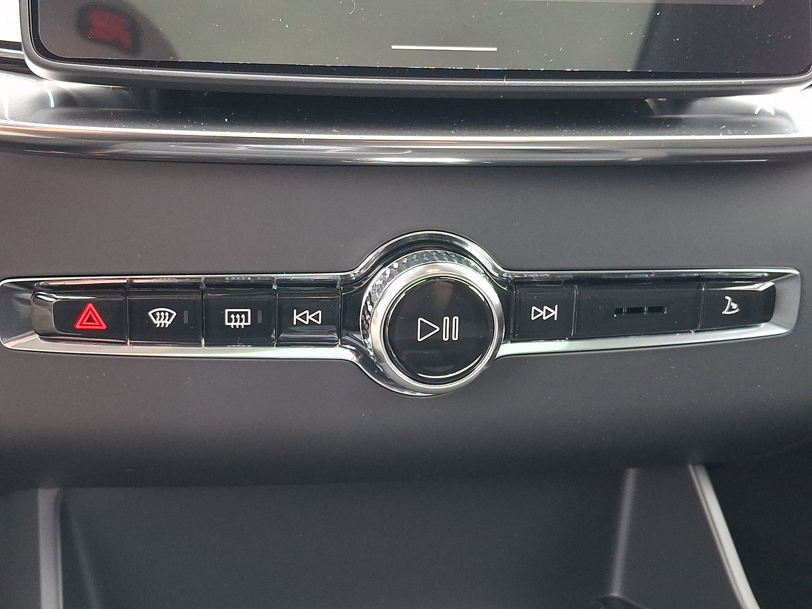 New 2027 Volvo XC90 B6 Plus AWD/4WD image 14